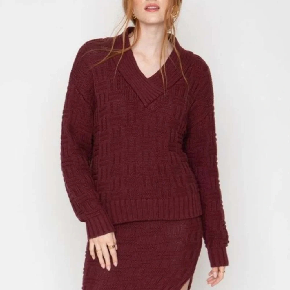 Callahan Selby‎ Maroon V-neck Oversized Cotton Blend Knit Pullover Sweater